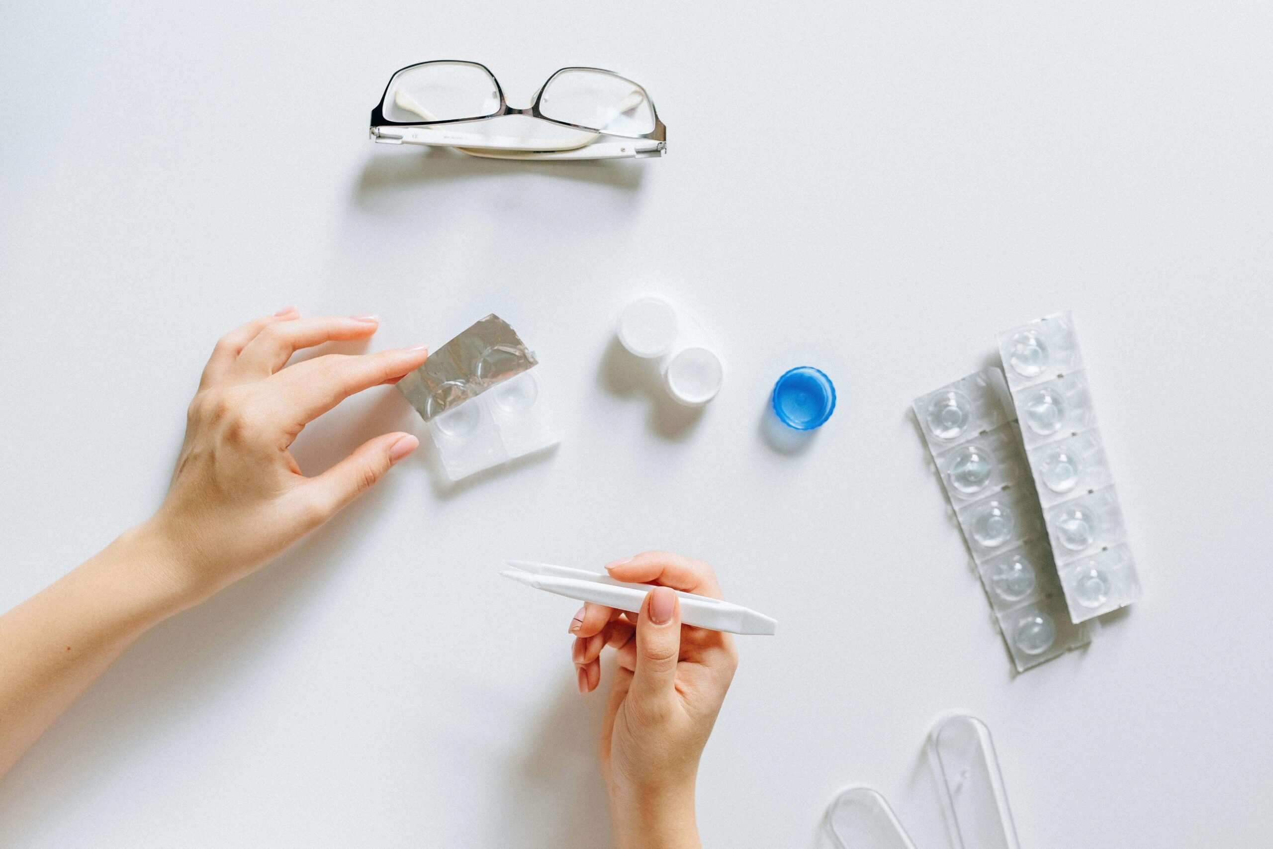 Featured image for “How Do Contact Lenses Work? A Guide to Vision Correction and Lens Types”